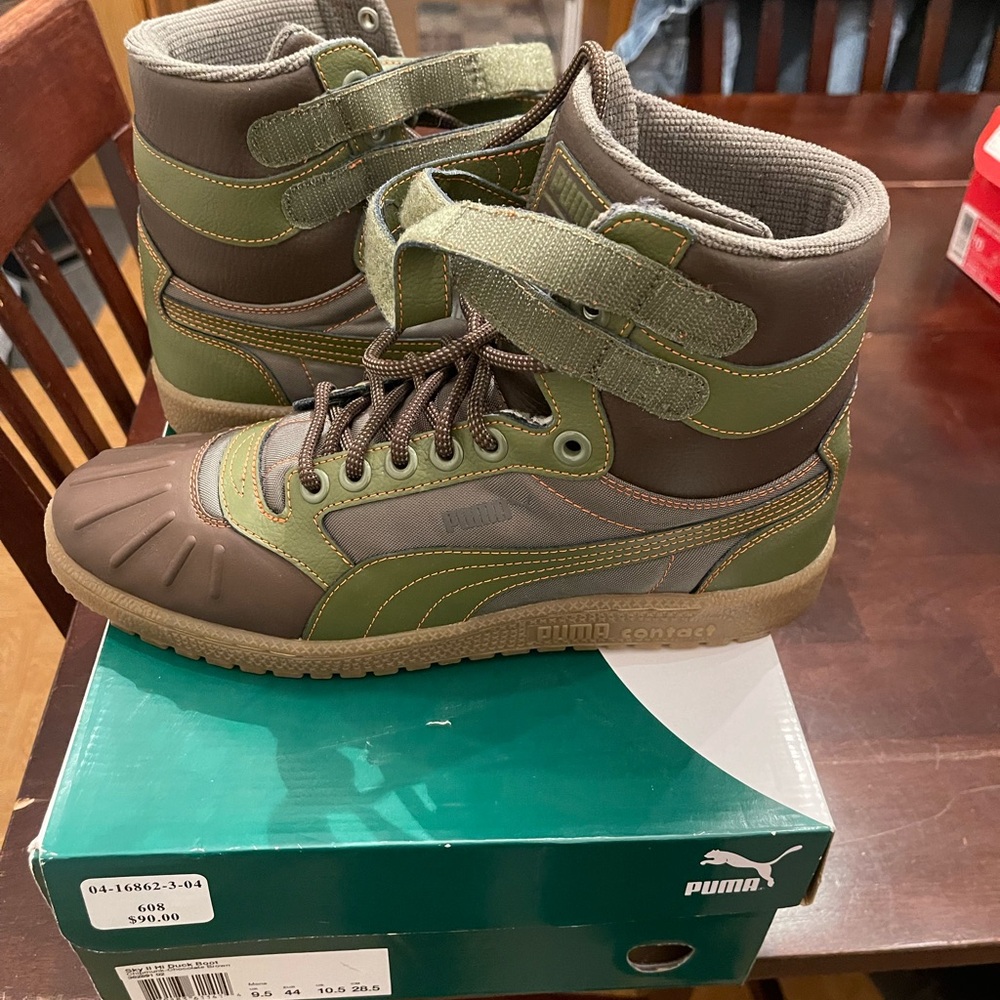 Men puma athletic shoe.